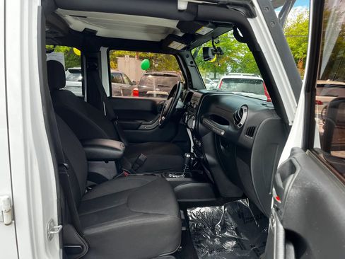 Used 2016 Jeep Wrangler Unlimited Sport w/ Quick Order Package 24S AWD/4WD image 15