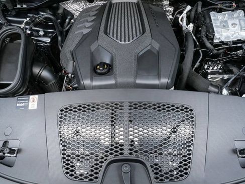 Certified 2026 Porsche Macan AWD/4WD image 31