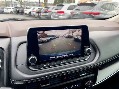 Used 2023 Nissan Rogue SV image 22