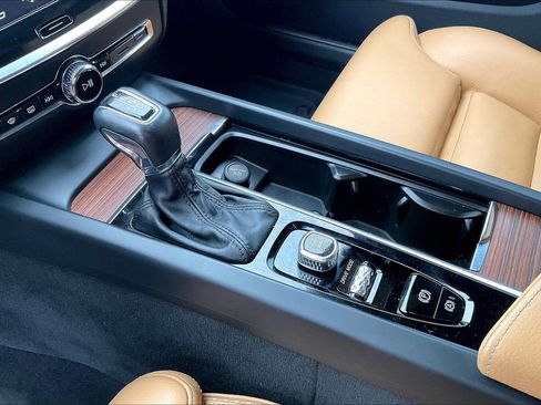 Used 2020 Volvo V60 T5 Cross Country w/ Protection Package Premier image 13