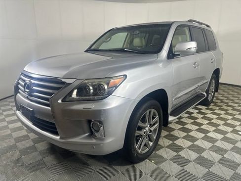 Used 2013 Lexus LX 570 4WD image 3