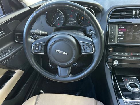 Used 2017 Jaguar XE image 27
