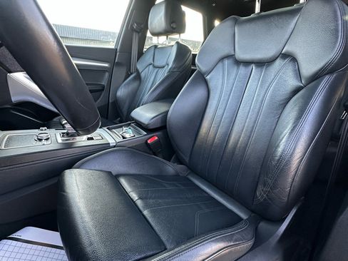 Used 2020 Audi Q5 2.0T Titanium Premium Plus w/ Premium Plus Package image 23