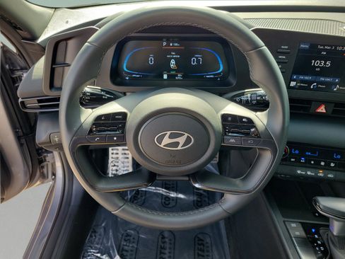 Certified 2025 Hyundai Elantra Sport image 22