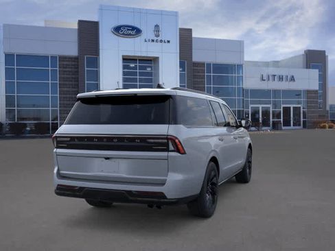 New 2025 Lincoln Navigator L Reserve w/ Jet Appearance Package image 8