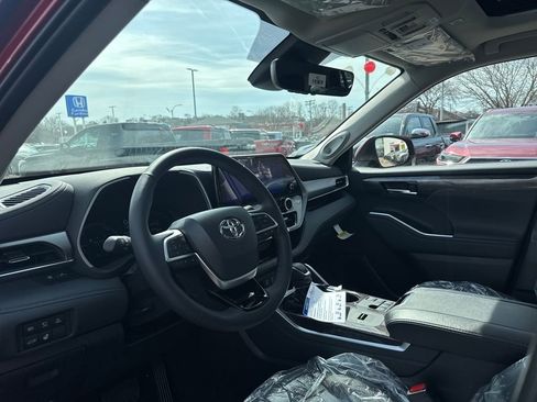 New 2026 Toyota Highlander Limited AWD/4WD image 17