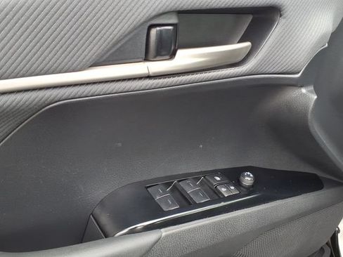 Used 2025 Toyota Camry SE FWD image 15