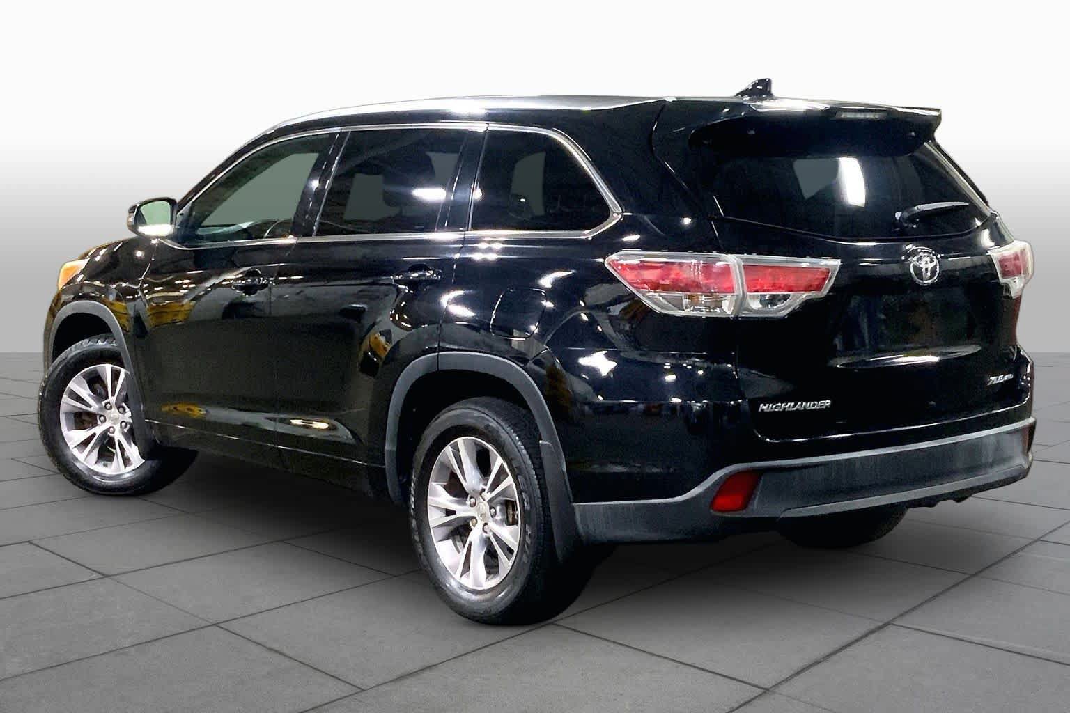 Used 2015 Toyota Highlander XLE AWD/4WD image 12