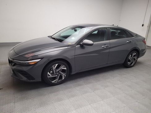 Used 2025 Hyundai Elantra SEL FWD image 2