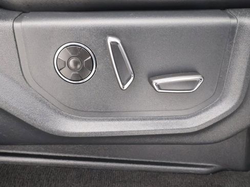 Certified 2022 Ford F250 Platinum w/ FX4 Off-Road Package image 23