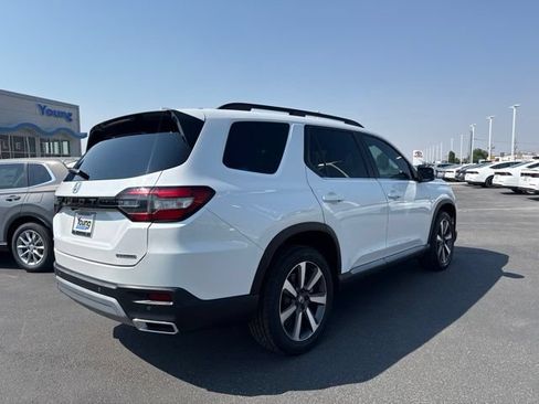 Used 2023 Honda Pilot Touring image 4