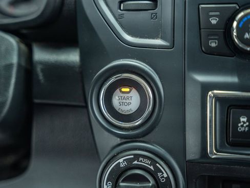 Used 2022 Nissan Titan SV w/ SV Convenience Package image 23