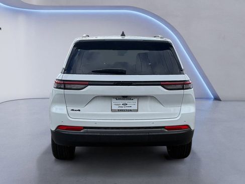 New 2026 Jeep Grand Cherokee Altitude image 5