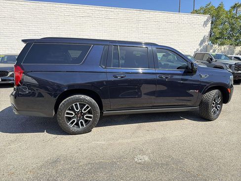 Used 2022 GMC Yukon XL AT4 w/ AT4 Premium Package AWD/4WD image 4