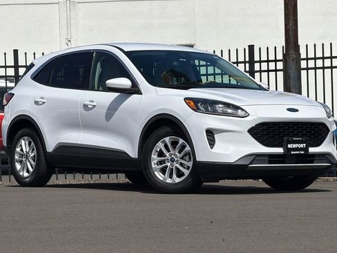 Used 2020 Ford Escape SE image 1