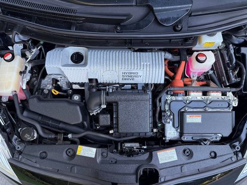 Used 2015 Toyota Prius Two w/ Preferred Accessory Package FWD image 32