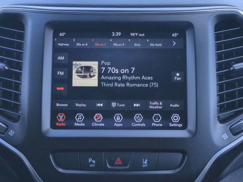 Used 2022 Jeep Cherokee Latitude Lux w/ Sun & Sound Group AWD/4WD image 18