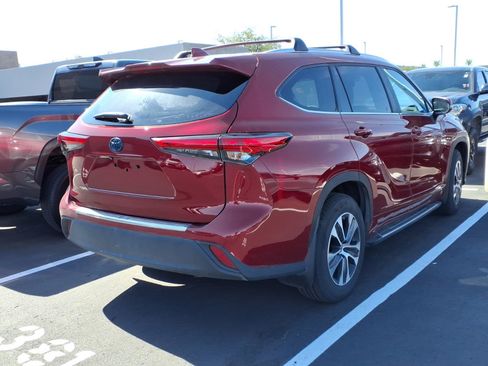 Used 2023 Toyota Highlander XLE w/ Protection Package #3 (TMS) AWD/4WD image 4