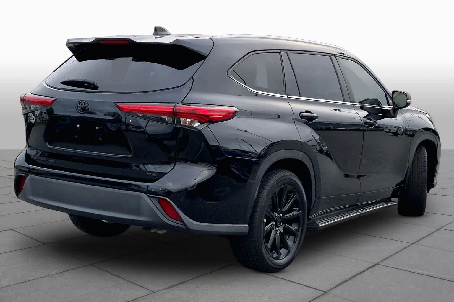 Used 2023 Toyota Highlander XLE FWD image 12