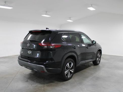 Used 2024 Nissan Rogue SL FWD image 9
