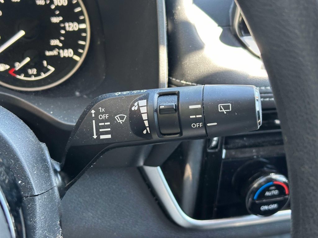 Used 2021 Nissan Rogue SV AWD/4WD image 22