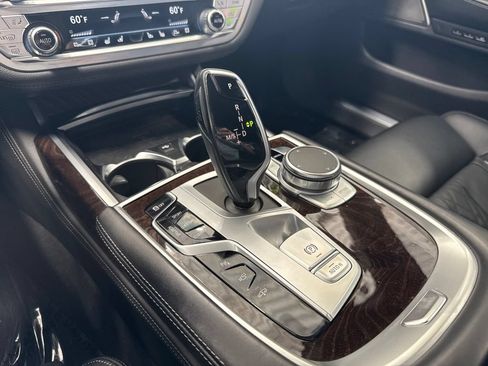 Used 2022 BMW 750i xDrive w/ M Sport Package AWD/4WD image 20