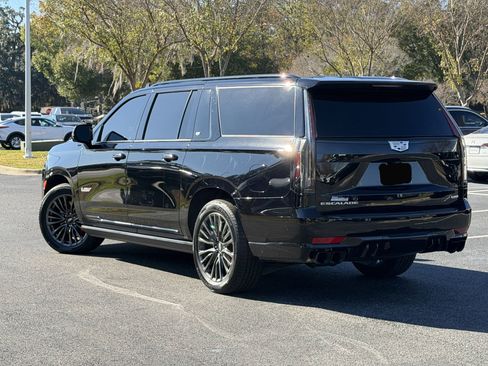 Used 2023 Cadillac Escalade ESV V image 3
