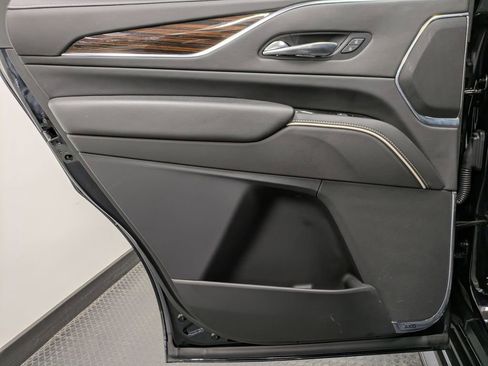 Used 2021 Cadillac Escalade Premium Luxury image 22