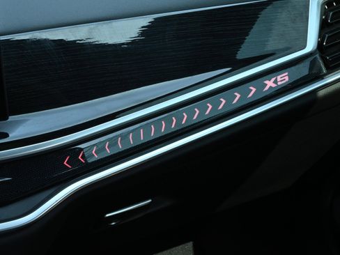 Certified 2024 BMW X5 xDrive40i w/ M Sport Package image 24