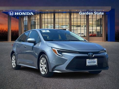 Used 2023 Toyota Corolla LE AWD/4WD image 2
