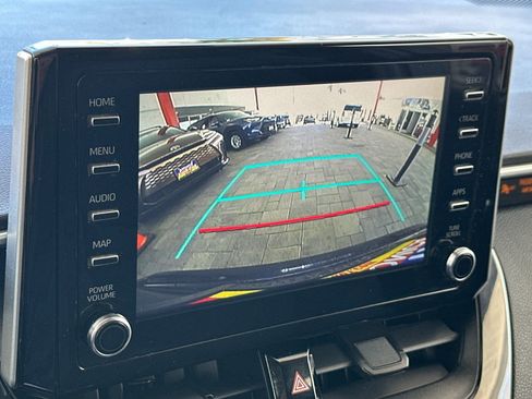 Used 2020 Toyota Corolla LE FWD image 19