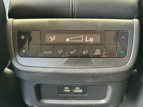 Used 2022 Nissan Pathfinder SL FWD image 31
