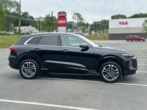 Used 2025 Audi Q5 Premium w/ Convenience Package AWD/4WD image 7