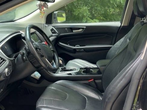 Used 2016 Ford Edge Titanium FWD image 2