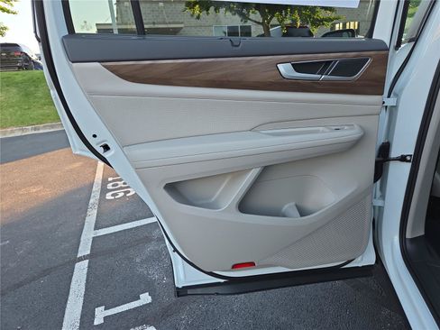 New 2026 Volkswagen Atlas SE FWD image 23