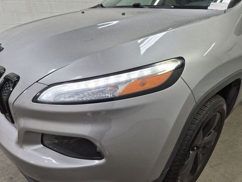 Used 2017 Jeep Cherokee Sport AWD/4WD image 13