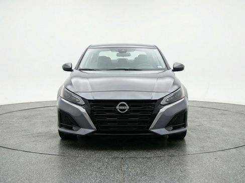 Used 2025 Nissan Altima 2.5 SV image 1