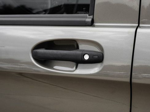 Used 2017 Mercedes-Benz Metris Passenger w/ Driver Efficiency Package image 39