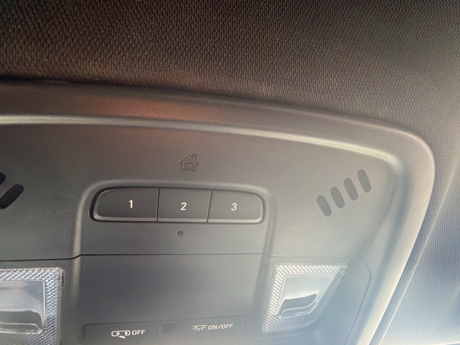 Used 2024 Chevrolet Traverse RS FWD image 31