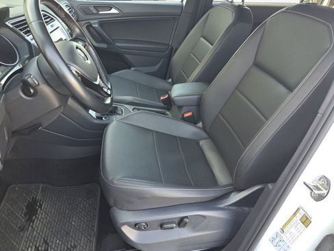 Used 2021 Volkswagen Tiguan SE FWD image 11