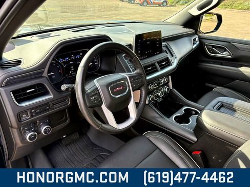 Used 2021 GMC Yukon SLT w/ SLT Premium Package image 11