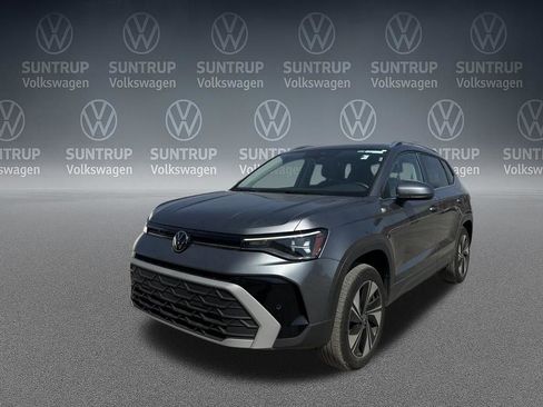 Used 2025 Volkswagen Taos SE image 31
