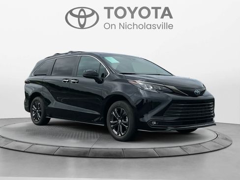 Used 2024 Toyota Sienna XLE Woodland Edition AWD/4WD image 7