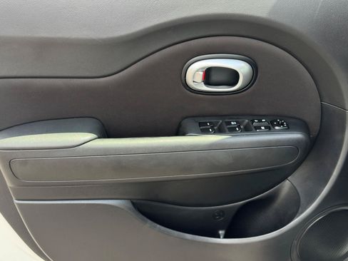 Used 2016 Kia Soul FWD image 14