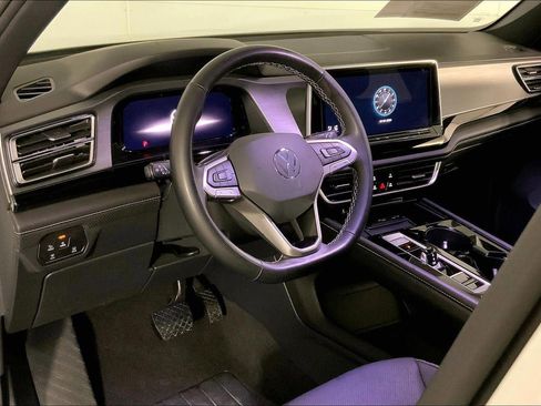 Used 2025 Volkswagen Atlas Cross Sport SE image 14