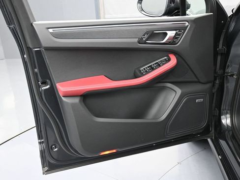 Certified 2023 Porsche Macan GTS image 15