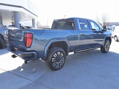New 2026 GMC Sierra 2500 Denali Ultimate w/ LPO, Black Badging Package image 6