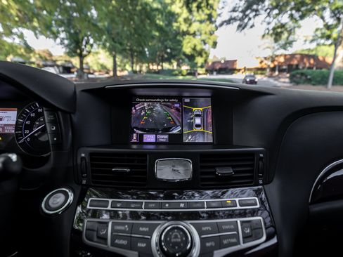 Used 2019 INFINITI Q70 Luxe RWD image 10