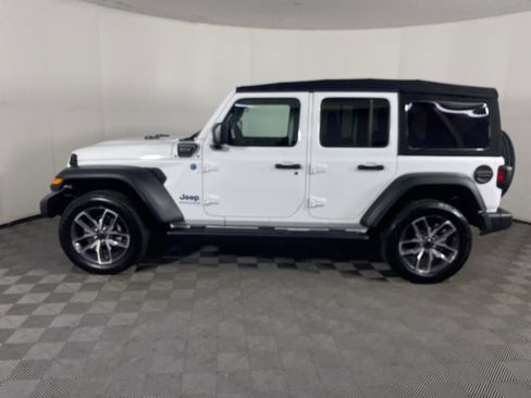 Used 2024 Jeep Wrangler Unlimited w/ Convenience Group AWD/4WD image 10