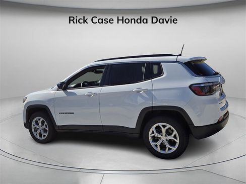 Used 2024 Jeep Compass Latitude image 8